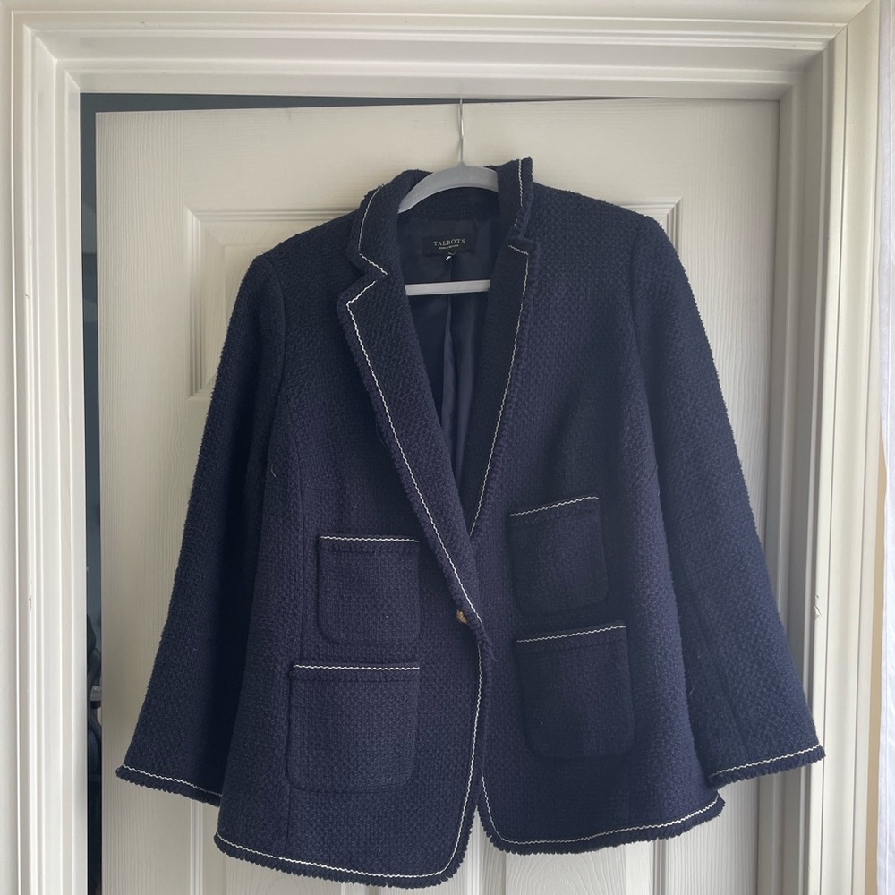 Navy holiday blazer white trim trim suit jacket. 16 plus petite gold buttons